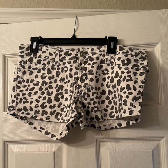 YMI Black and White Patterned Jean Shorts - Picture 1 of 4